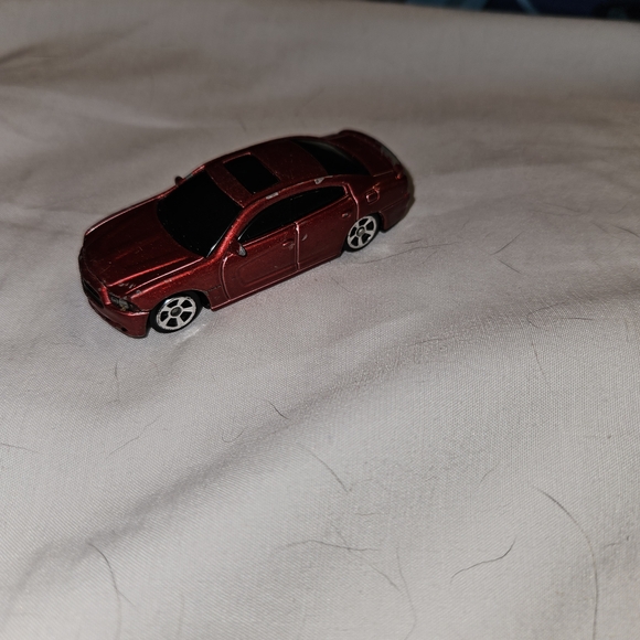 Maisto Red 2011 Dodge Charger Red - Picture 4 of 9